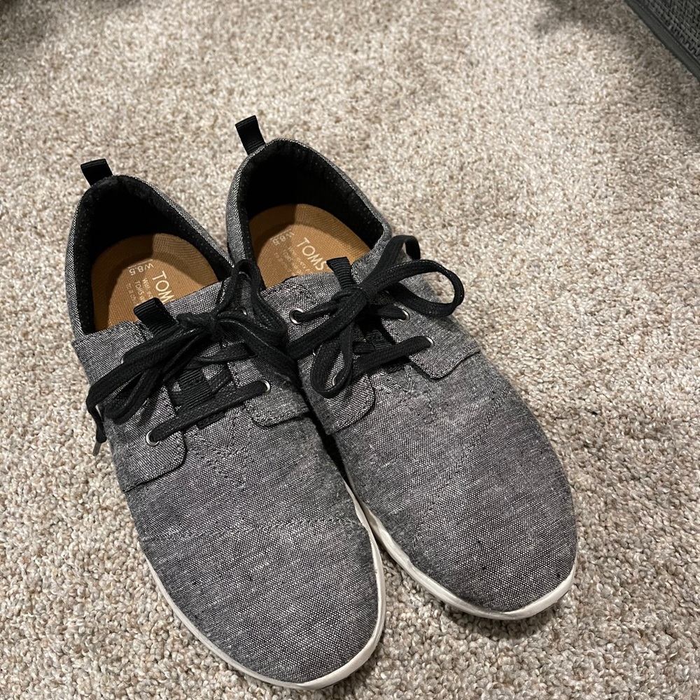 Tom lace up shoes